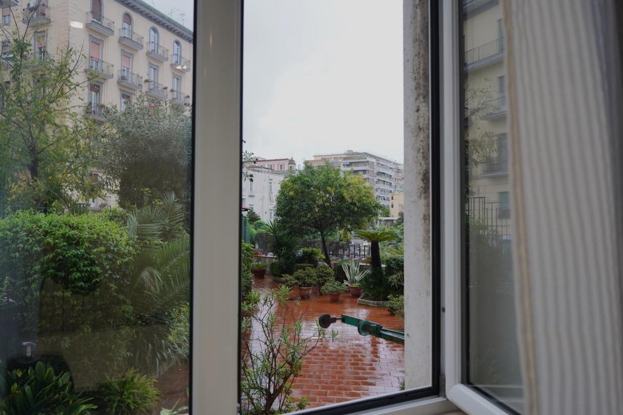 ナポリ Dimora Metro Santacroce Bed & Breakfast エクステリア 写真
