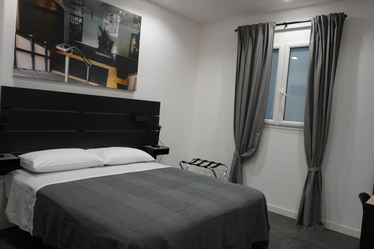 ナポリ Dimora Metro Santacroce Bed & Breakfast エクステリア 写真